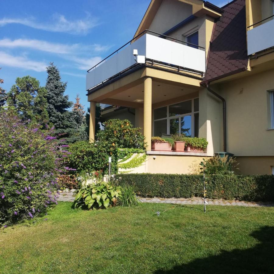 Hotel Rezident Consult S.R.O. Pressburg Exterior foto